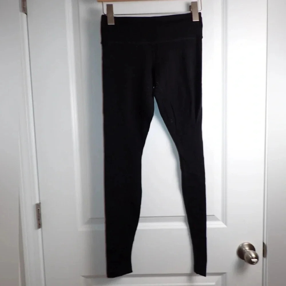 Victoria’s Secret Sport Black Leggings size 6